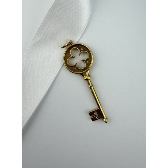 Tiffany & Co. 18k Gold Clover Diamond Quatrefoil Key Pendant Charm (7.4g) ✨🍀 - Picture 7 of 8